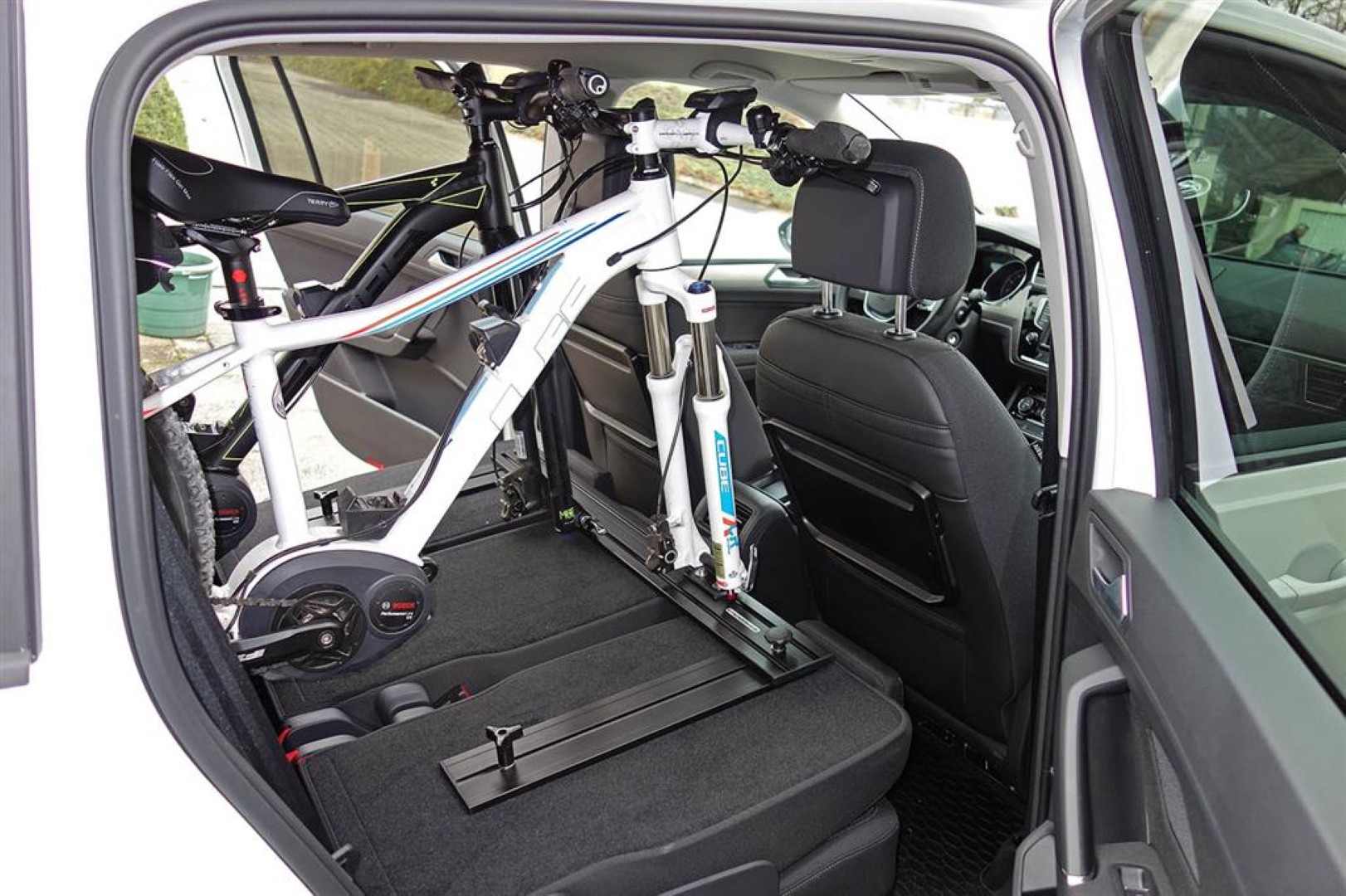 VW Touran 2015 - heute 7-Sitzer Lenker nach Vorne